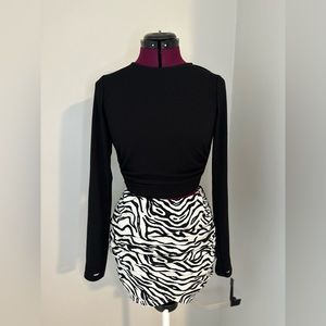 Black knitted buckles crop top